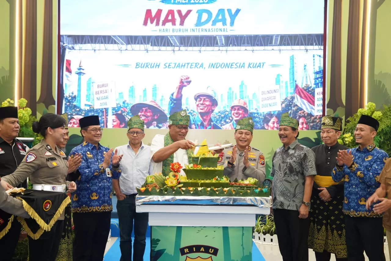Menteri LHK saat berkunjung ke Mapolda Riau