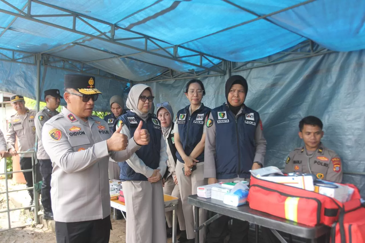 Wakapolda Sultra saat meninjau posko kesehatan