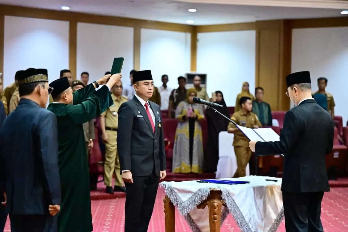 Gubernur Sultra melantik Muh Fadlansyah jadi penjabat sekretaris daerah Provinsi Sultra. 