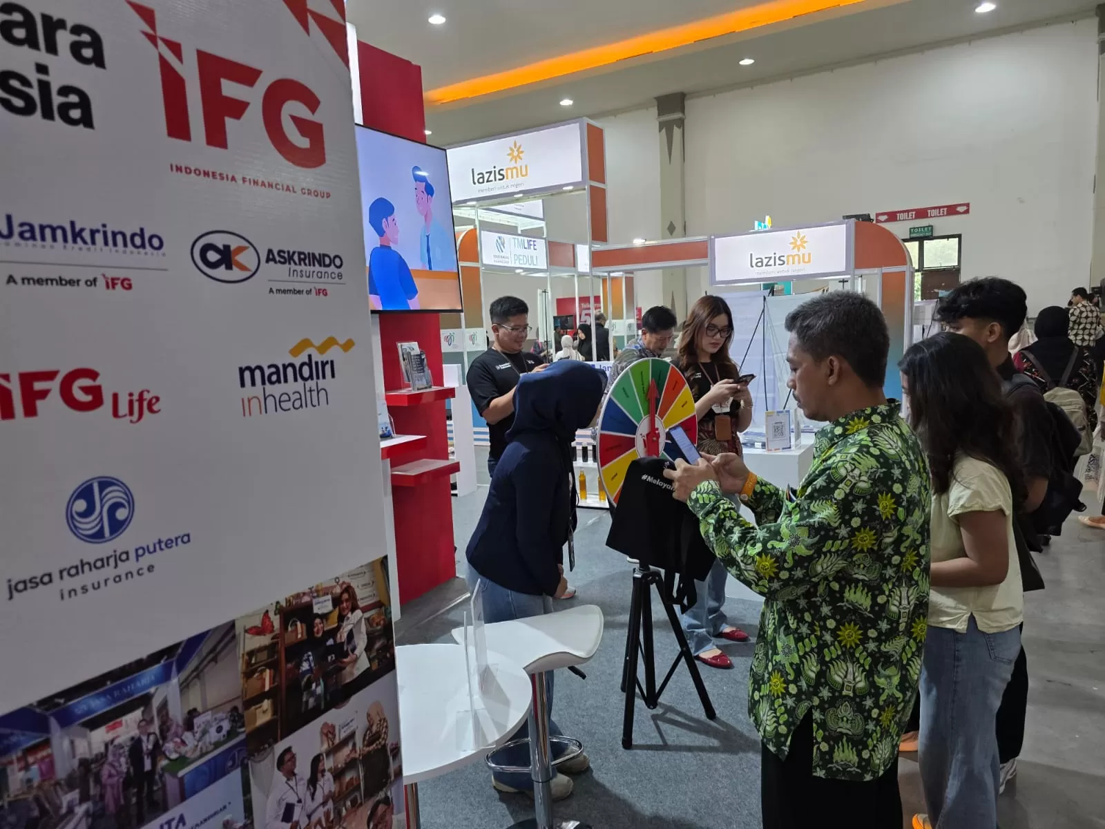 IFG hadi  Jogja Expo Center dan Universitas Gadjah Mada (UGM), Yogyakarta.
