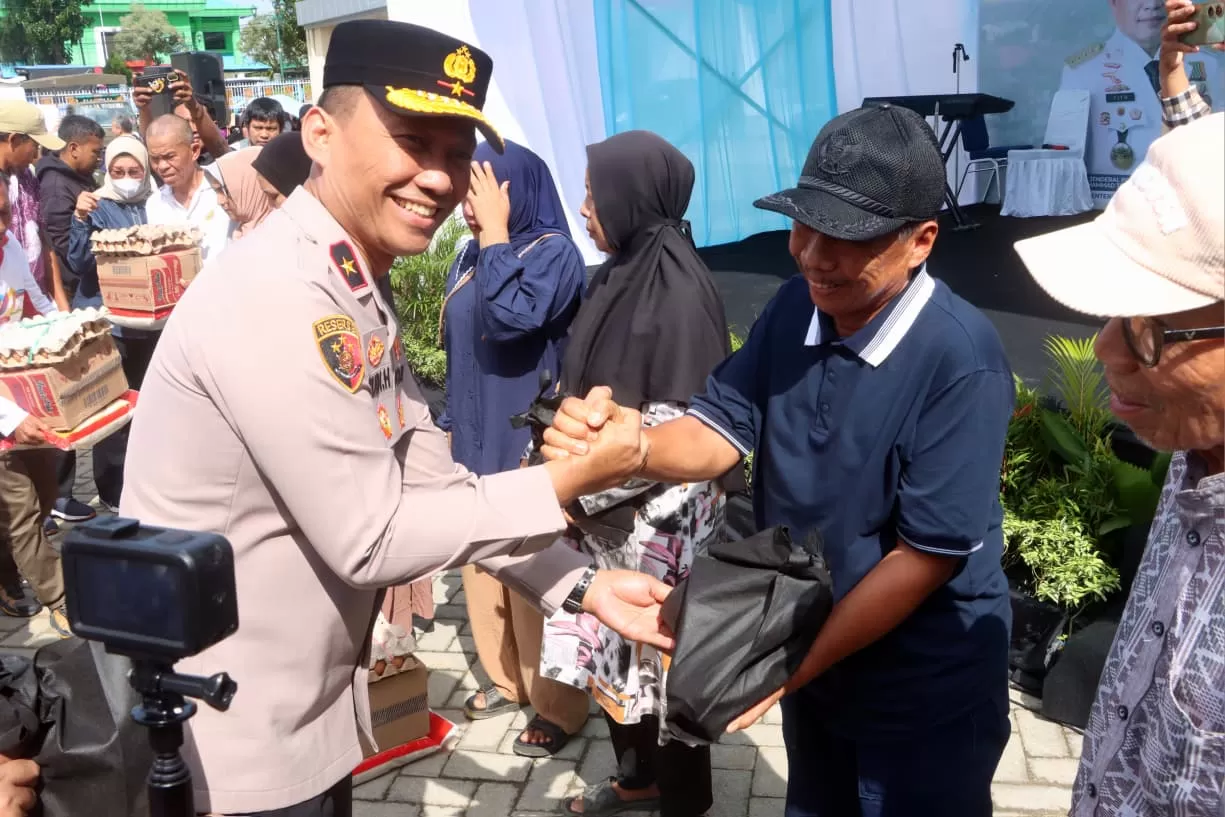 Wakapolda Sultra berkesempatan memberikan bantuan pangan murah simbolik