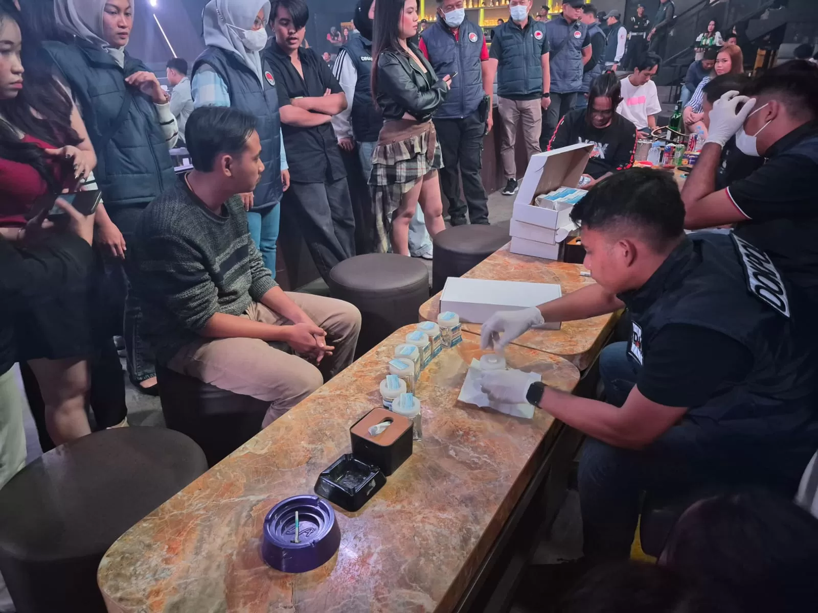 Ditresnarkoba Polda Sultra menggelar Razia di Tiga Tempat Hiburan Malam