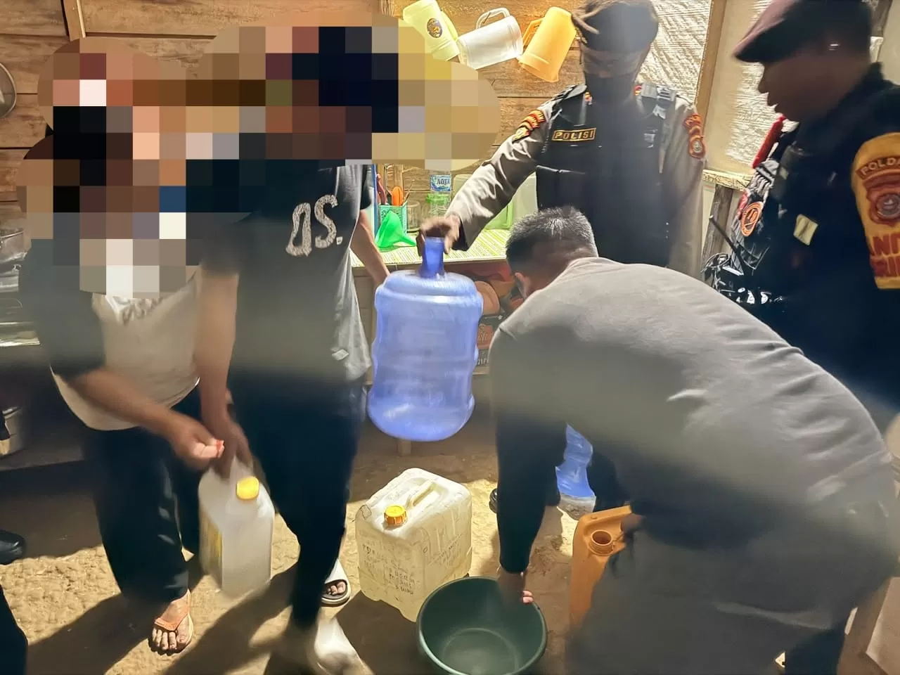  Ditsamapta Polda Sultra Amankan 45 Liter Miras Tradisional di Kendari