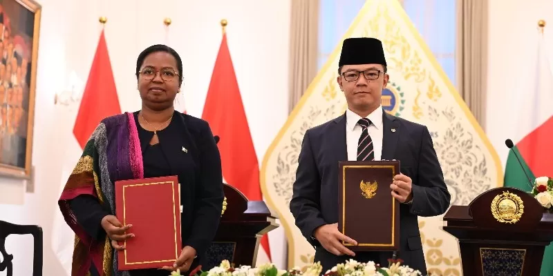 Menlu Madagaskar, Alice N&rsquo;Diaye dan Menlu RI Sugiono (Foto: Kemlu RI)