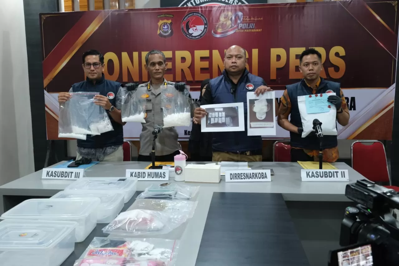 konferensi pers hasil pengungkapan tindak pidana narkotika periode Mei hingga Juni 2026 di Aula Ditresnarkoba Polda Sultra, Jumat (19/6/2026)