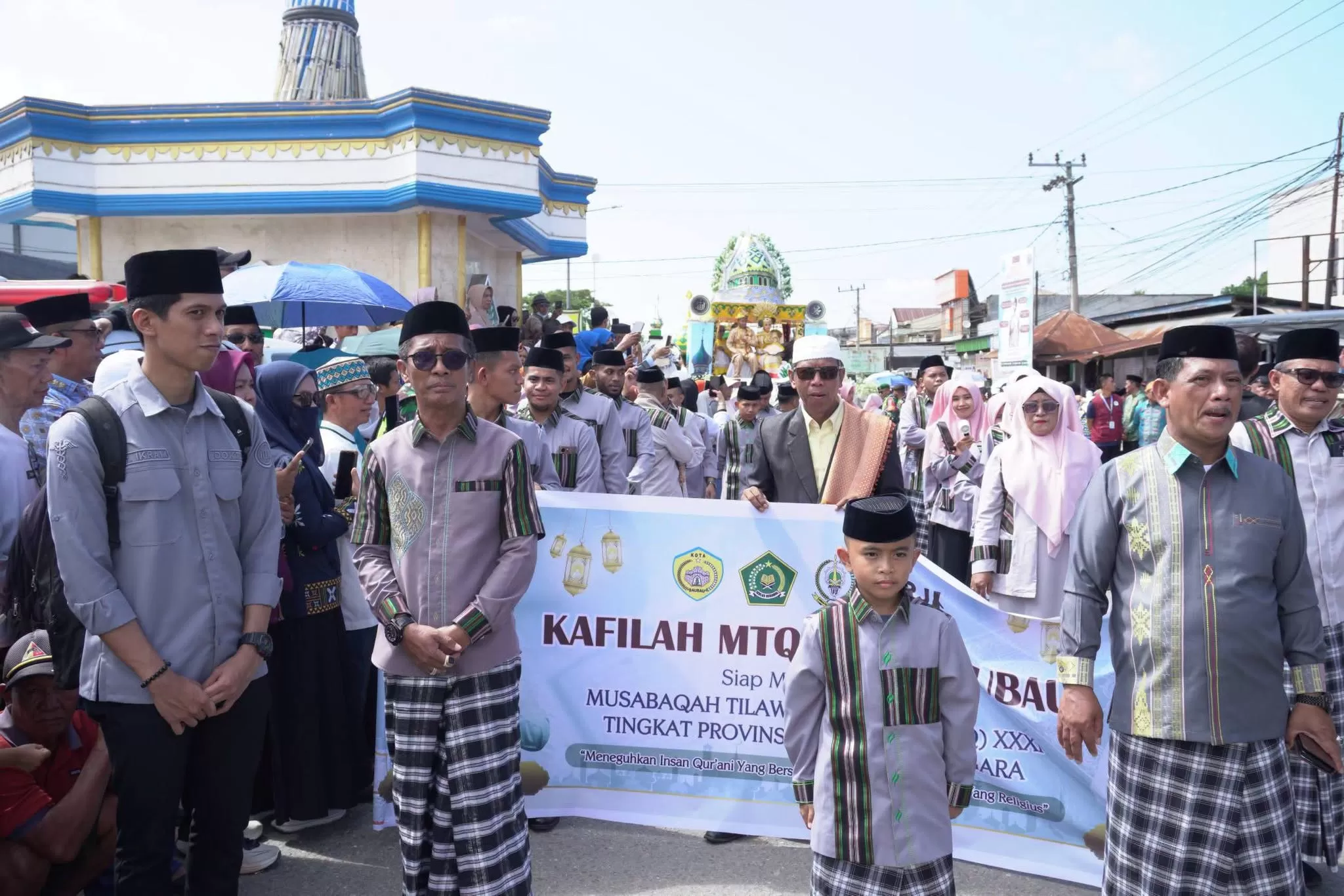 Rombongan Kafilah Baubau saat pawai taaruf MTQ Tingkat Provinsi di Konawe.