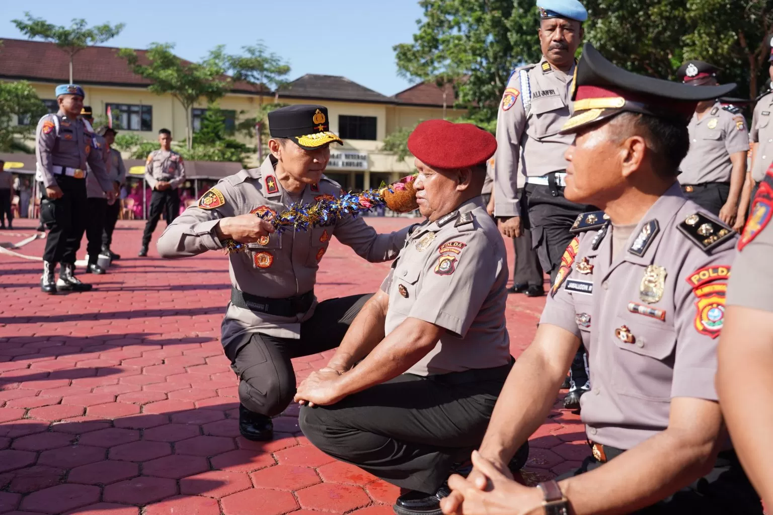 Kapolda Sultra Irjen Himawan prosesi kenaikan pangkat personel