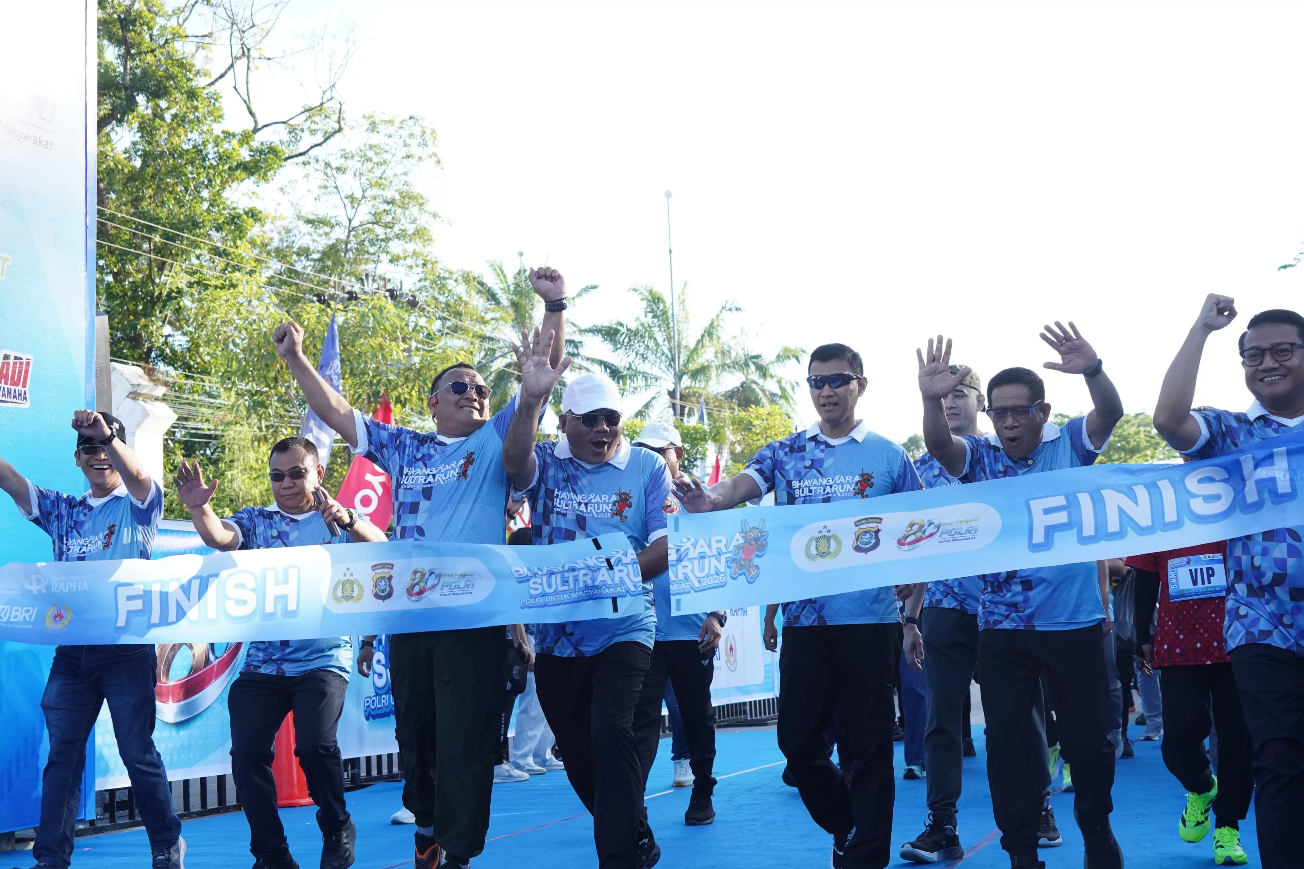 Kapolda Sultra bersama Wagub Sultra dan jajaran PJU Polda Sultra dalam Bhayangkara Sultra Run