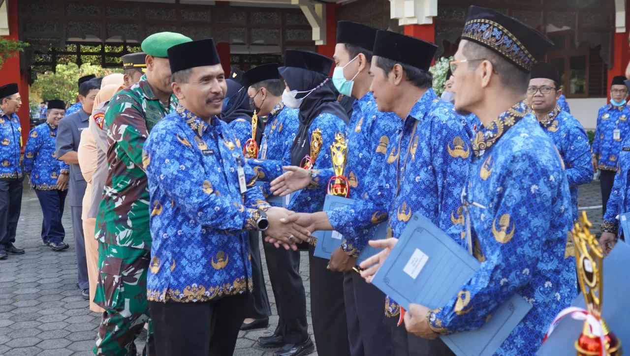 Gaji PNS Dan PPPK Alami Kenaikan 8 Persen Mulai 2024 Dari Jokowi ...