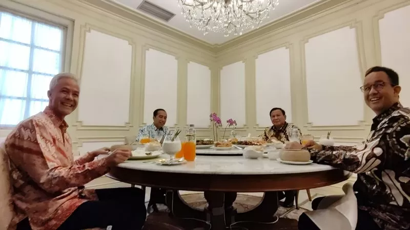Jokowi makan siang bareng Anies, Ganjar, Prabowo. Foto: Detik.com