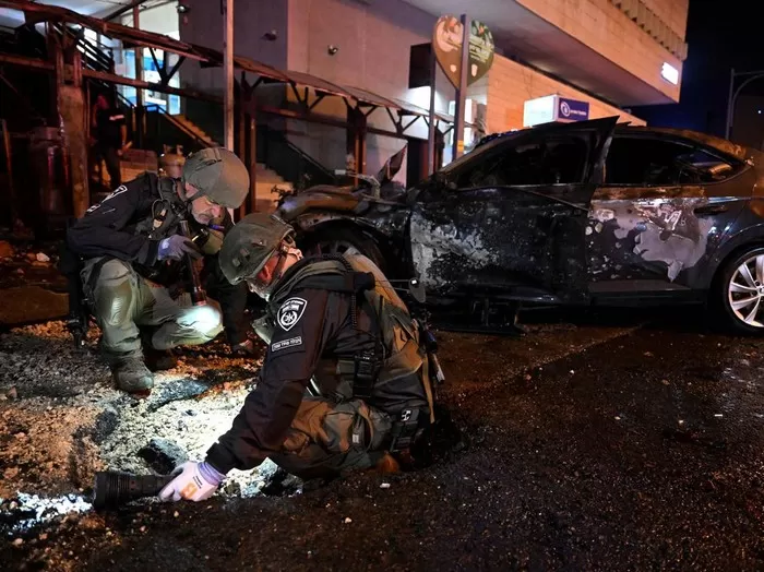 Dampak serangan roket Hamas di kota Kiryat Shmona, Israel bagian utara. Foto: Detik.com