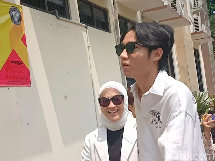 Okie Agustina dan Keisha Alvaro. Foto: Detik.com