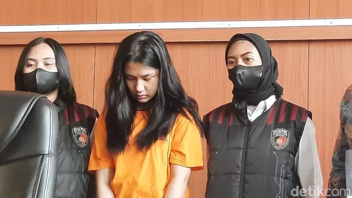 Ghisca Debora Aritonang, tersangka penipuan tiket Coldplay. Foto: Detik.com