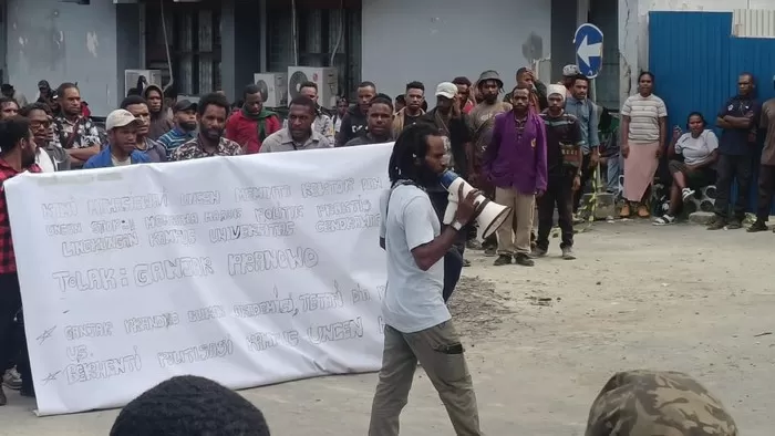 Mahasiswa Universitas Cenderawasih tolak Ganjar Pranowo isi kuliah umum. Foto: Detik.com