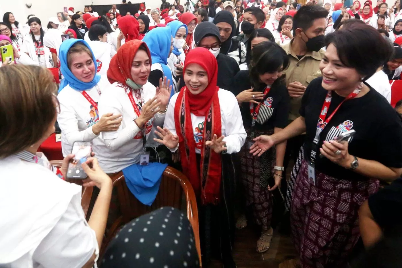 Siti Atikoh, istri calon presiden Ganjar Pranowo, menghadiri rakornas pijar di Jakarta Pusat. Foto: Jawapos.com