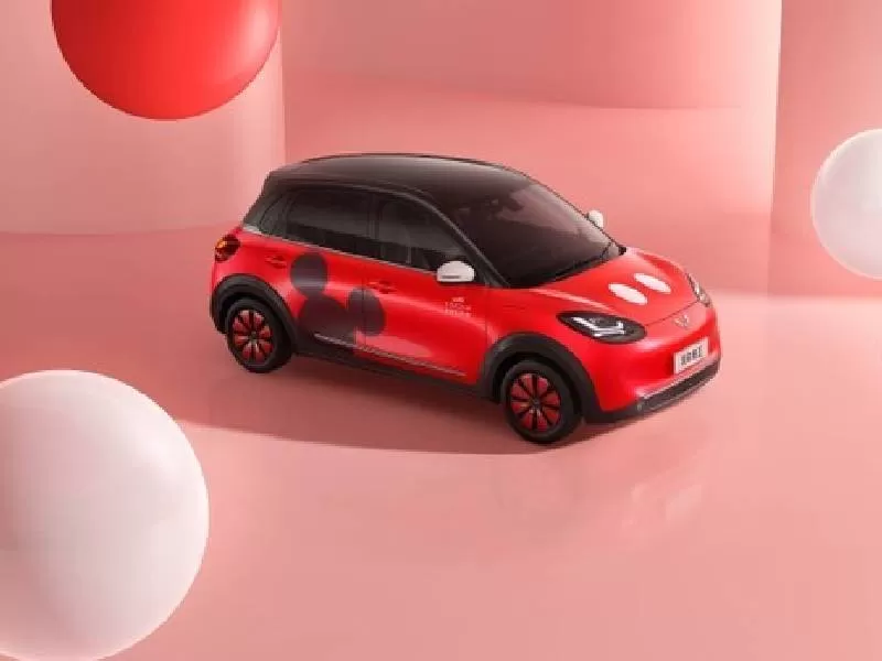 Wuling BinguoEV hadi dalam edisi Mickey Mouse.