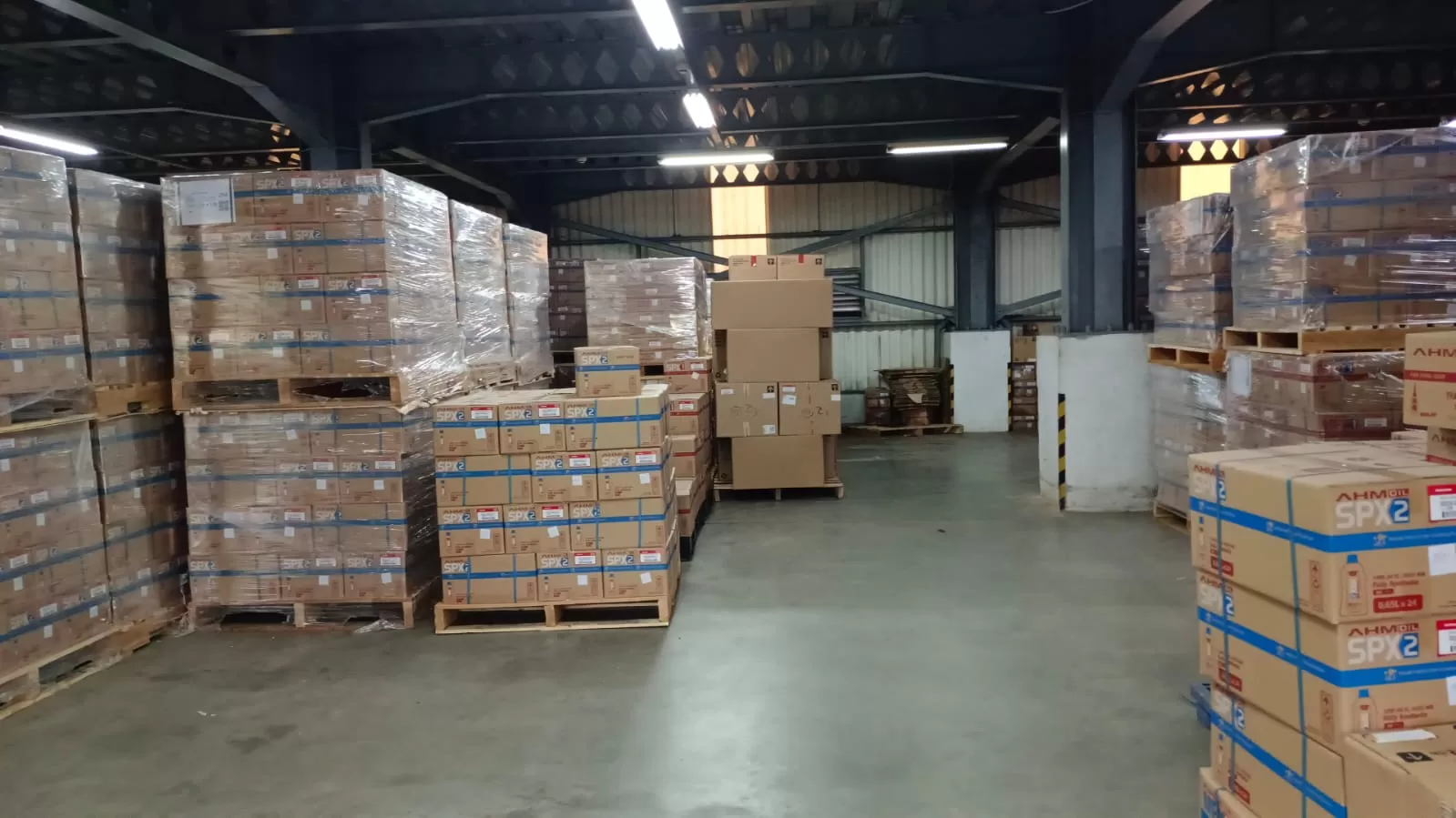 Gudang suku cadang Honda Wahana.