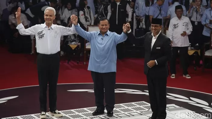 Ketiga capres saat debat KPU pertama. Foto: Detik.com