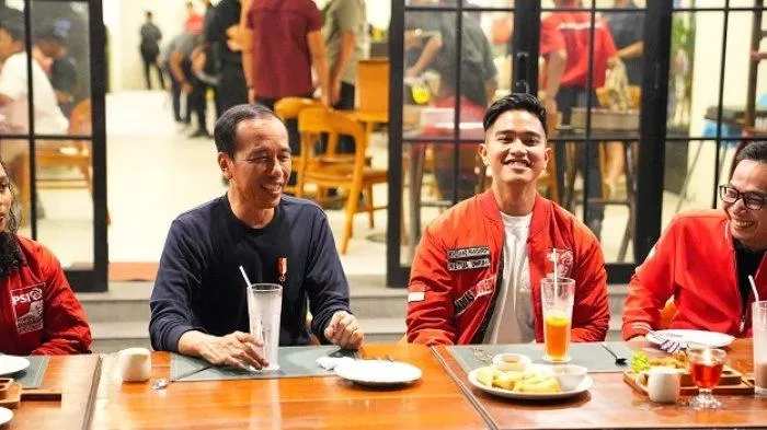 Jokowi makan siang dengan PSI. Foto: Tribunnews.com