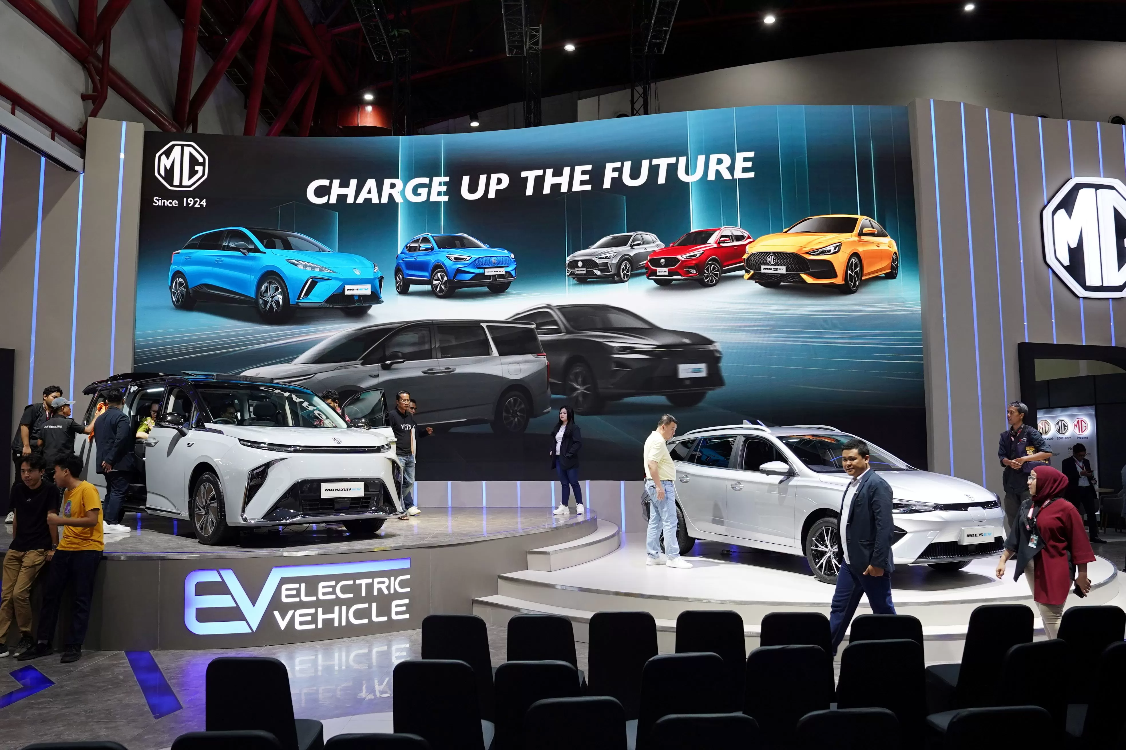 Perilisan MG Maxus 9 dan MG ES EV di IIMS 2024.