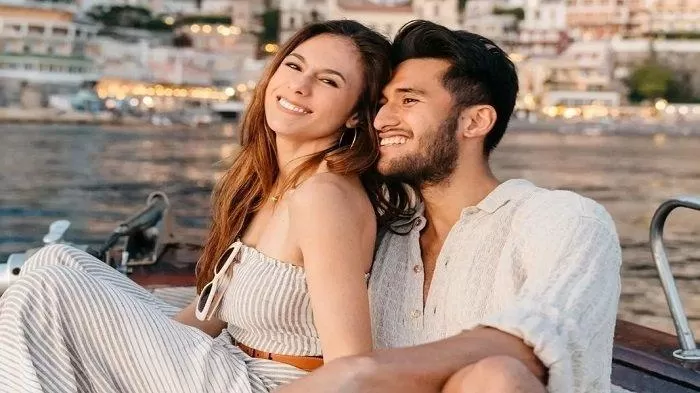 Wulan Guritno dan Sabda Ahessa. Foto: Tribunnews.com