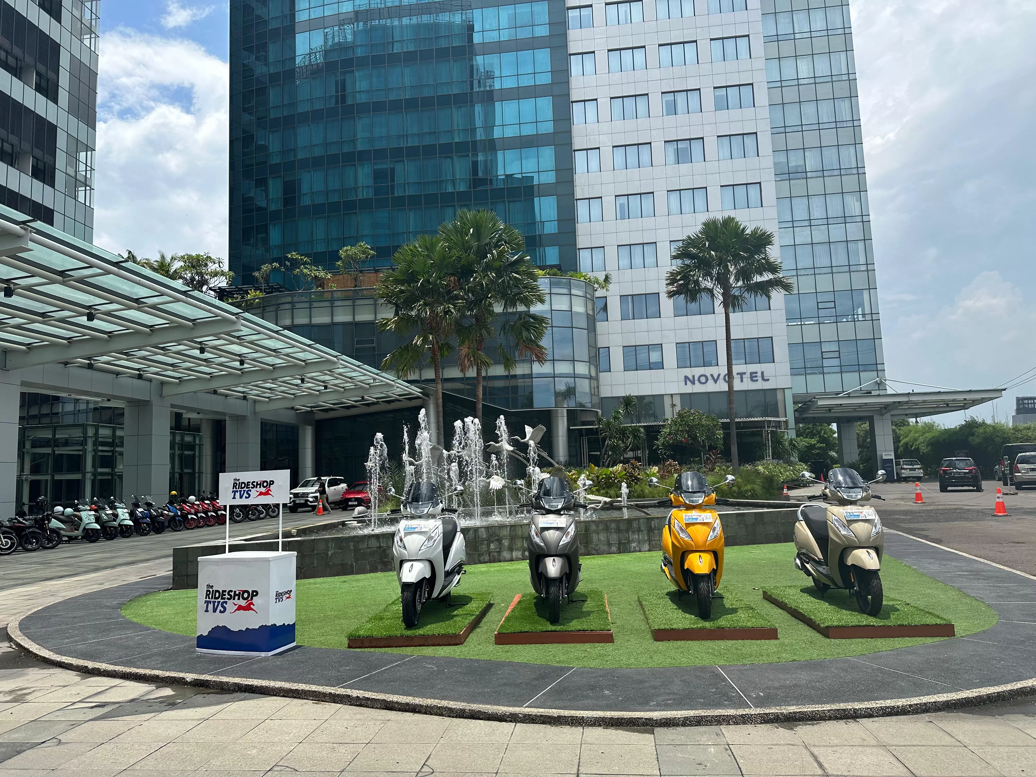 TVS Callisto 125 yang mulai diperkenalkan di Jawa Timur.