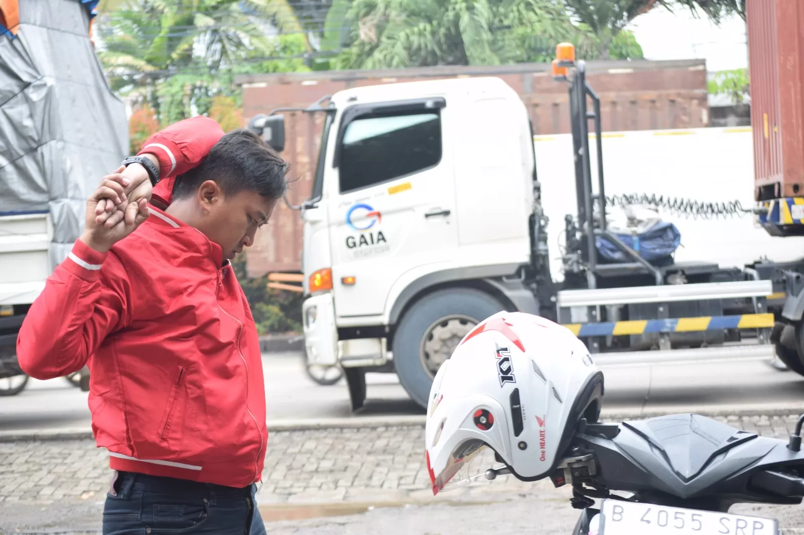 Agus Sani, Head of Safety Riding Promotion PT Wahana Makmur Sejati (WMS), membagikan beberapa tips untuk mengatasi rasa kantuk saat berkendara motor di bulan Ramadan.