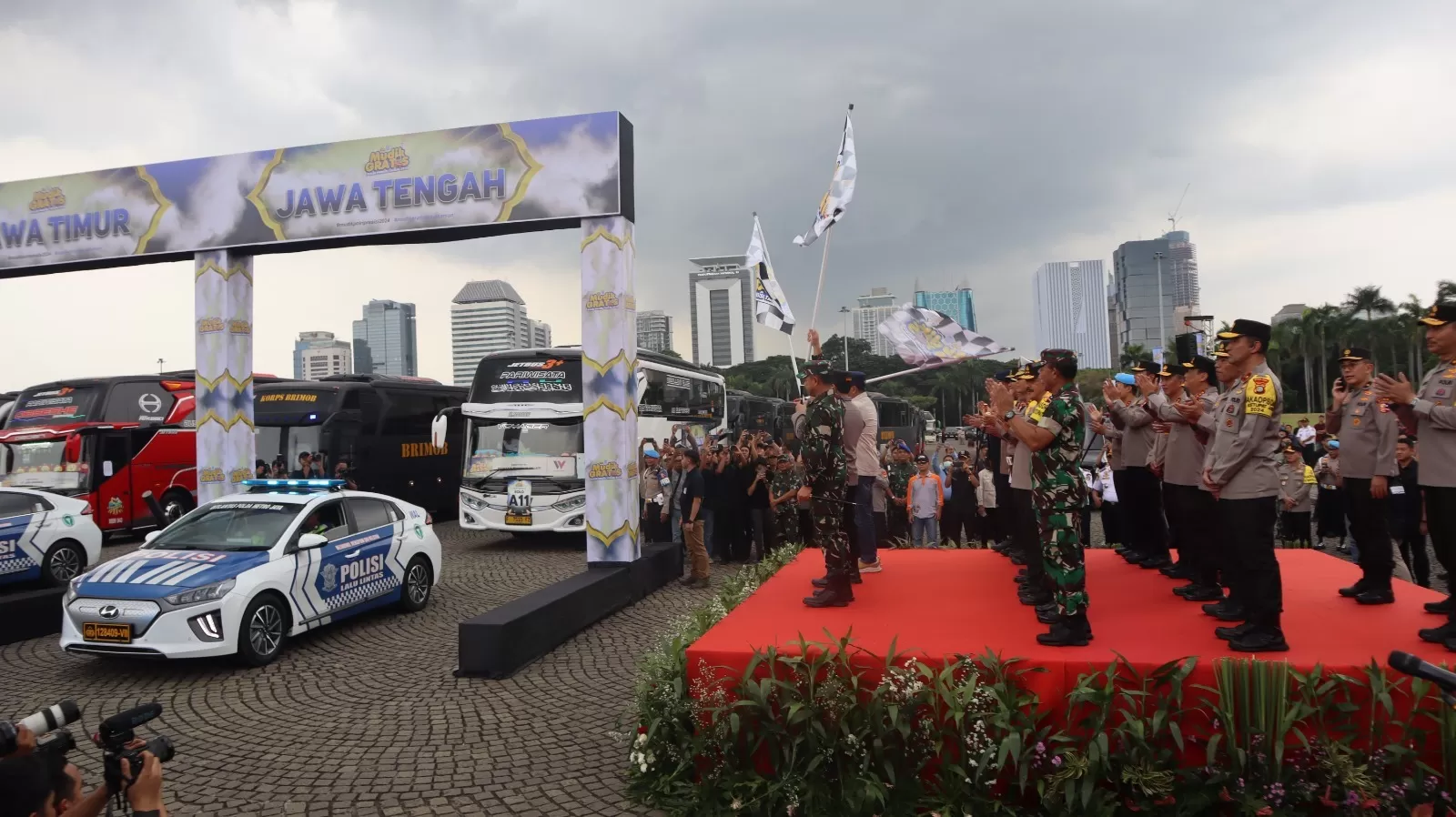 Pelepasan Mudik Gratis bersama Polri yang didukung oleh Wahana Makmur Sejati Mudik.