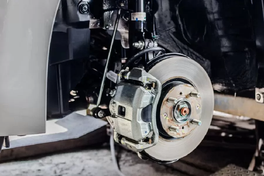 Merawat sistem rem sangat penting untuk meningkatkan keselamatan dan daya tahan mobil.