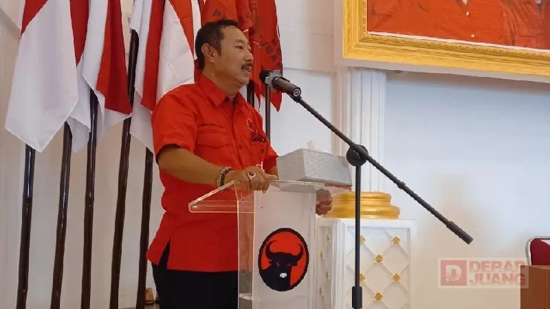 Ketua DPC PDIP Kabupaten Brebes dinilai plinplan usai tarik ulur pendaftaran dua caleg DPRD.