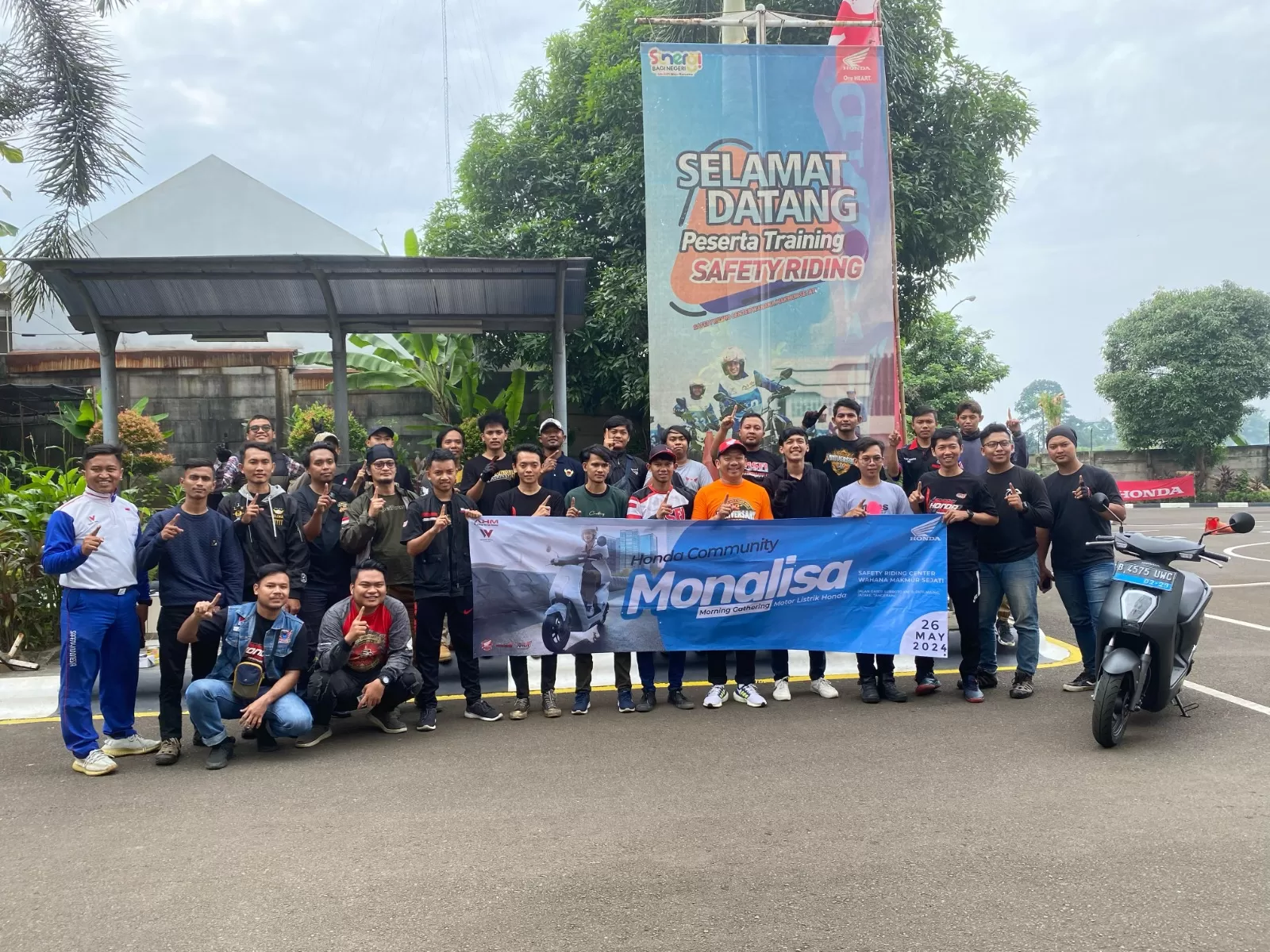  Sekitar 500 anggota komunitas motor Honda ikut pelatihan safety riding.