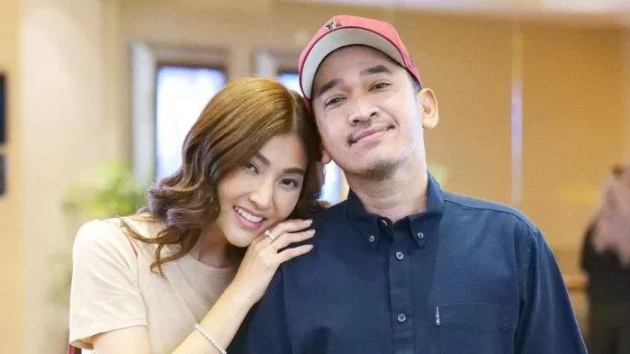 Sarwendah (kiri) dan Ruben Onsu (kanan)