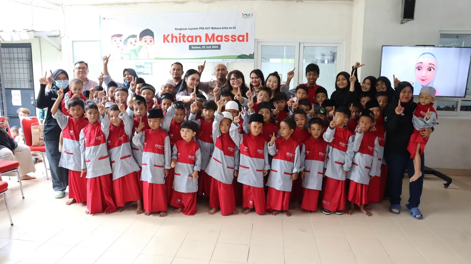 Sambut HUT ke-52, Wahana Artha Group (WAG) menggelar serangkaian kegiatan sosial, salah satunya adalah khitanan massal.