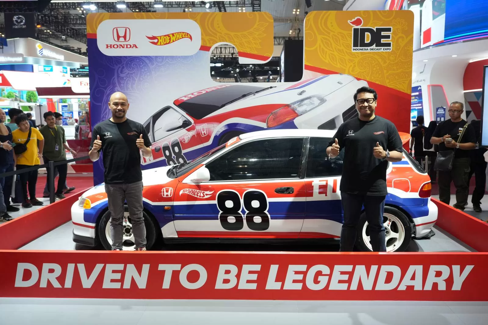 Yulian Karfili (Comms Strategy Sub-Division Head, PT HPM) & Radithya Pradana (Brand Manager, Hot Wheels SEA)