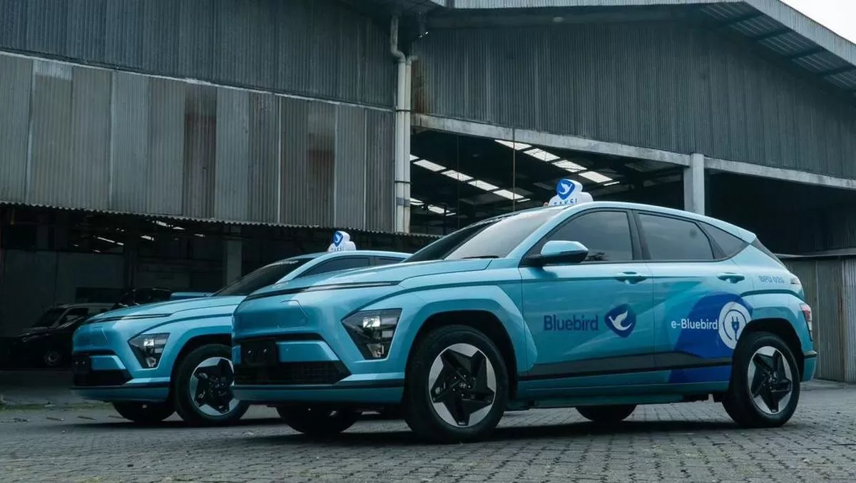 Taksi Blue Bird dengan menggunakan Hyundai Kona EV di IKN.