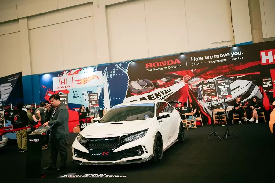 Pameran modifikasi kendaraan di IMX.