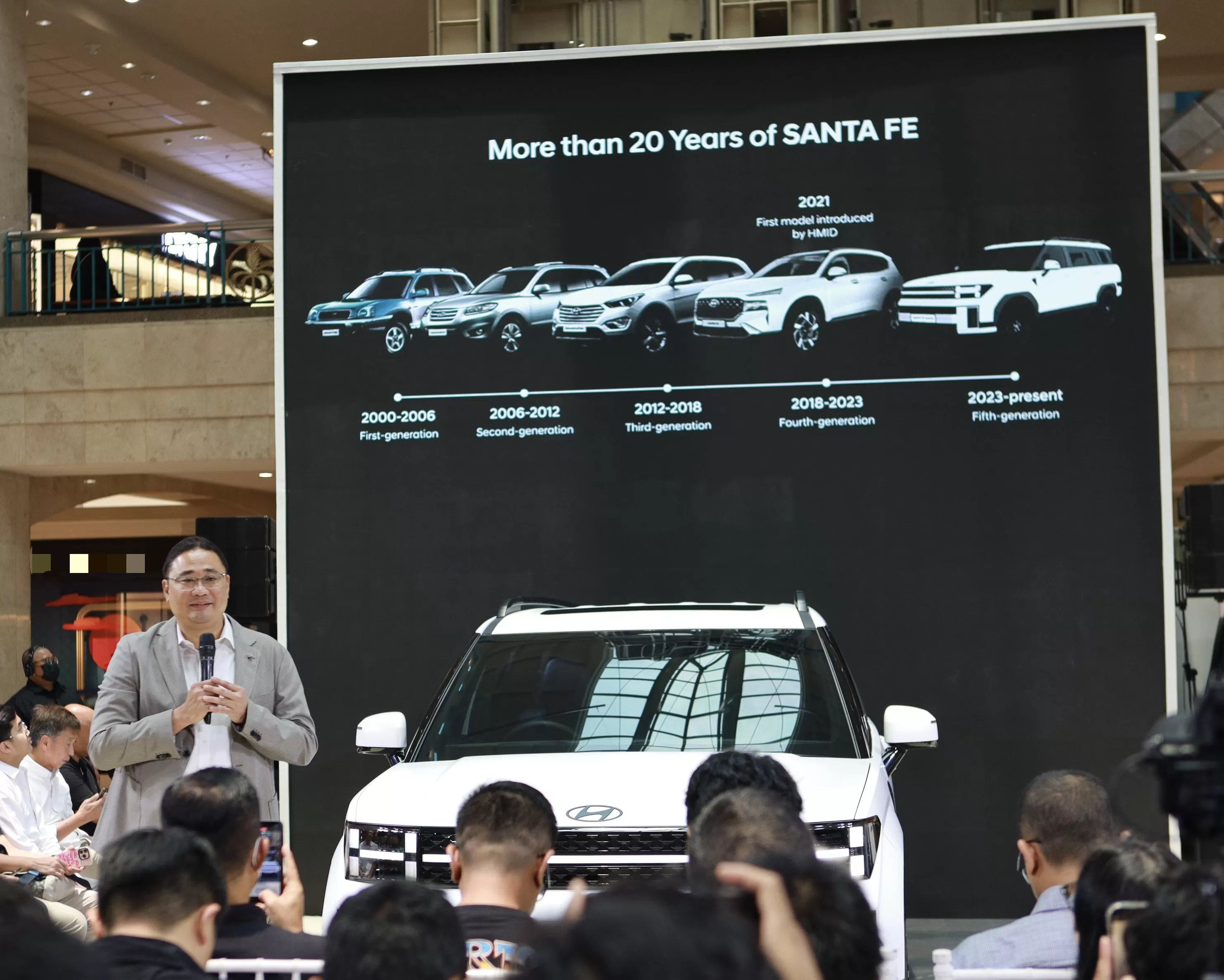 Frans Soerjopranoto selaku COO PT HMID saat peluncuran All New Hyundai SANTA FE di Jakarta kemarin