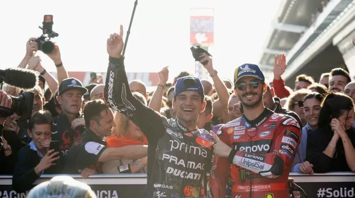 Jorge Martin (kiri) dan Pecco Bagnaia (kanan)