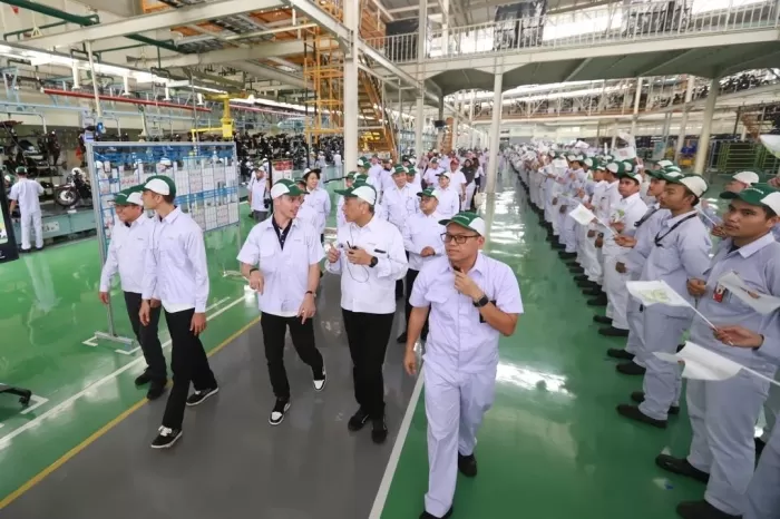 Joan Mir dan Luca Marini Kunjungi Pabrik Honda Cikarang