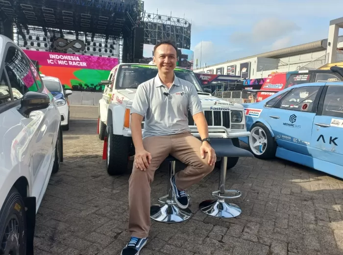 Muliana Saleh saat jadi bintang tamu di Indonesia Iconic Car