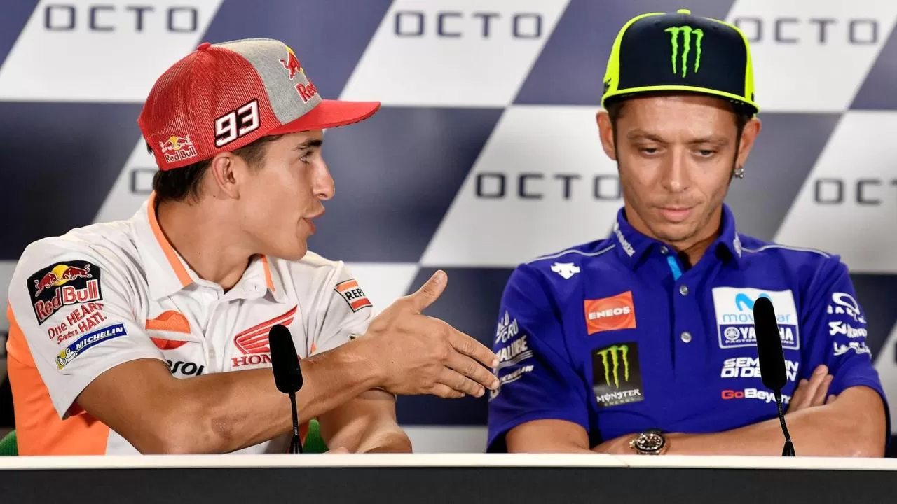 Marc Marquez (kiri) dan Valentino Rossi (kanan).