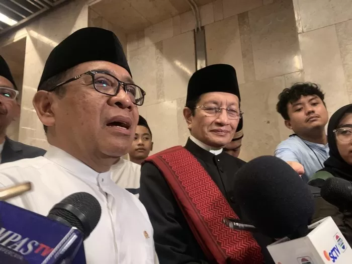 Menko PMK Pratikno (kiri).