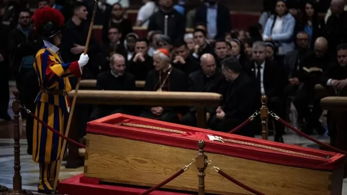 Penghormatan jenazah Paus Fransiskus di Vatikan