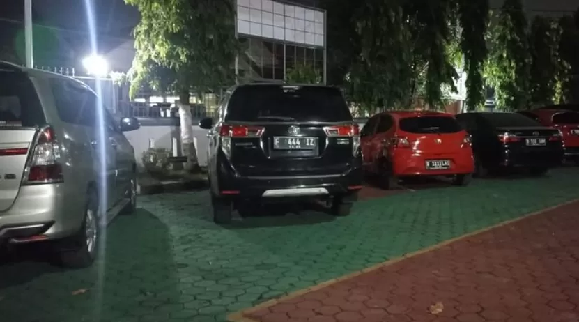15 unit mobil milik anggota DPR Satori