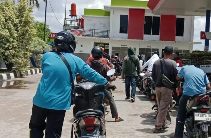 Antrean Panjang SPBU di Pontianak dan Kubu Raya Jelang Lebaran Dikeluhkan  Warga - Kalbar Digital