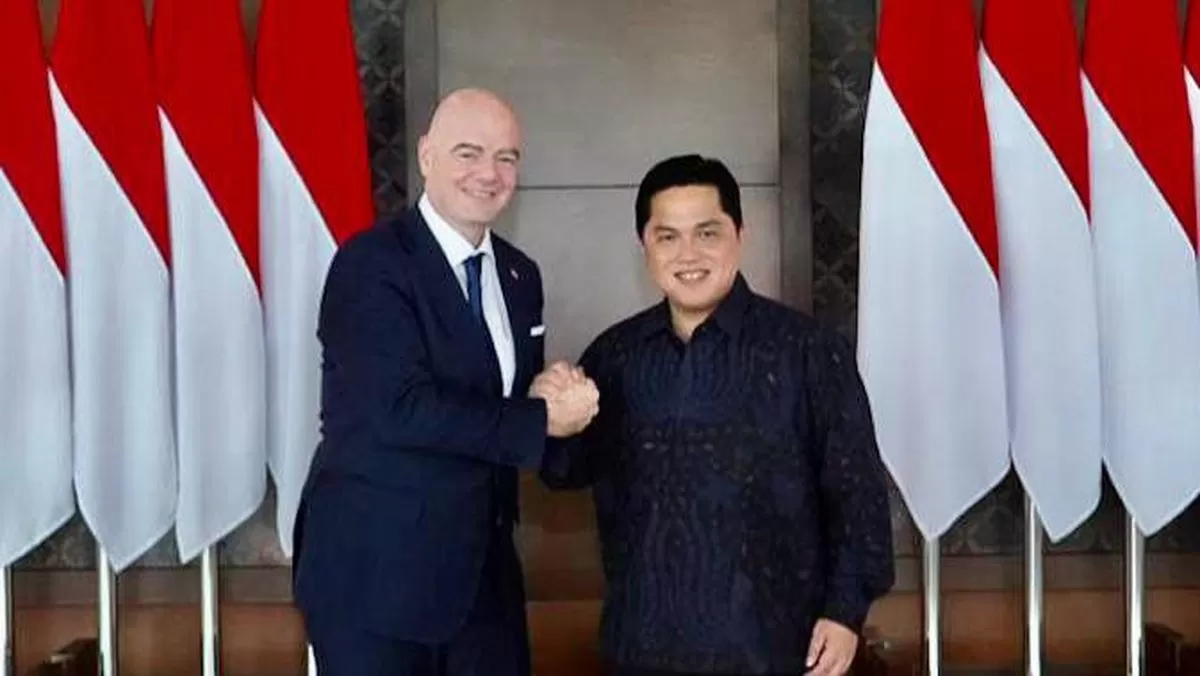 Potret Presiden FIFA bersama Ketua Umum PSSI  (Foto : Genmuslim/ dok : berbagai sumber )