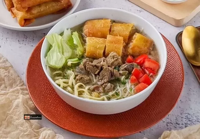 Eksplor Masakan Nusantara: Intip Resep Pembuatan Soto Mie, Hidangan Khas Bogor yang Bikin Muslimah Ketagihan! - Gen Muslim