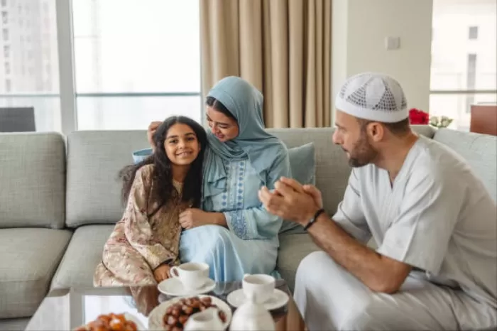 ilustrasi orang tua yang baik bagi anak seperti teladan Rasulullah dengan prophetic parenting (GENMUSLIM.id/Unsplash/ AzmanJaka)