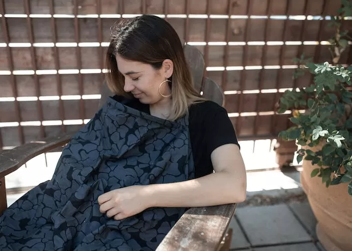 Ilustrasi Ibu yang sedang menyusui anaknya ((Foto: GENMUSLIM.id/ dok: Pexels/RDNE Stock project))