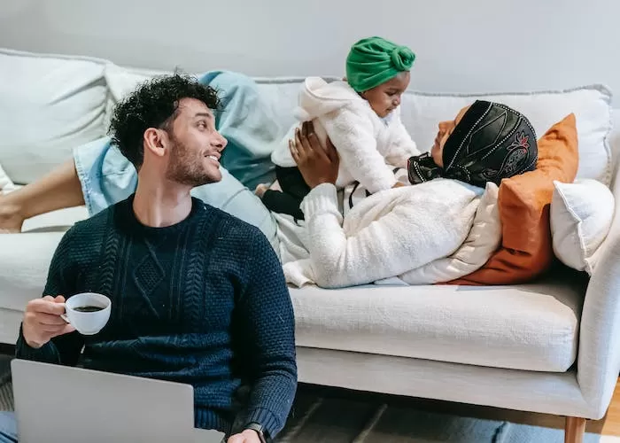 Ilustrasi mengasuh anak dengan perspektif islam (Foto: GENMUSLIM.id/ dok: Pexels/ William Fortunato))